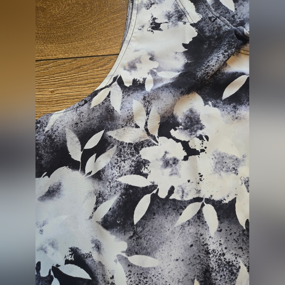 Simply Vera Vera Wang Floral Sleeveless Shirred Shell Top XXL Black White Tank - Picture 3 of 9
